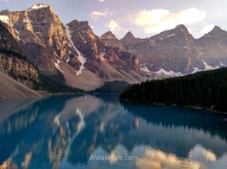 Moraine Lake, Banff National Park, Canadian Rocky Mountains, Alberta, Canada